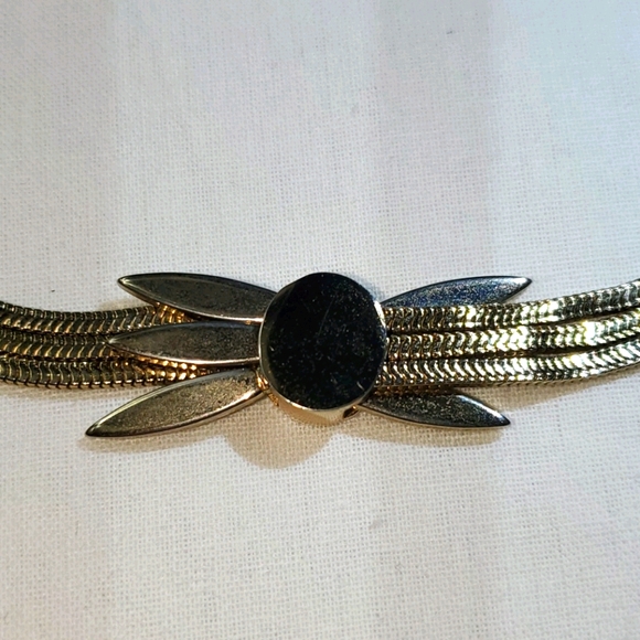 Monet costume jewelry gold necklace - Picture 2 of 6